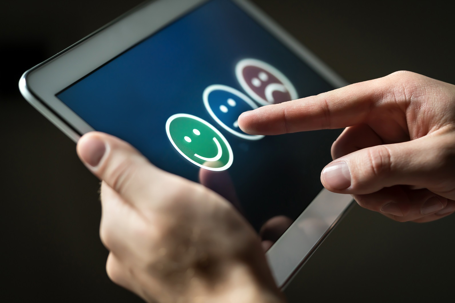 The Relationship Between Looking Good and Giving Great Customer Service Image